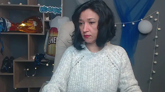 Snapshot of CameronEnns chatting on 10.07.25 CameronEnns online show from 10.07.25