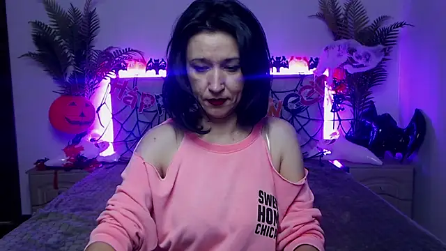 Snapshot of CameronEnns chatting on 10.16.25 CameronEnns online show from 10.16.25