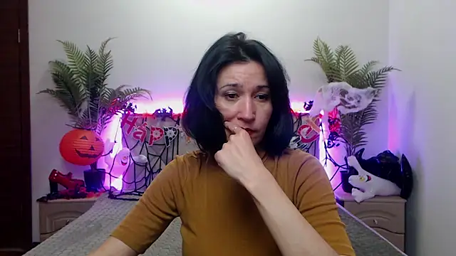 Snapshot of CameronEnns chatting on 10.21.25 CameronEnns online show from 10.21.25