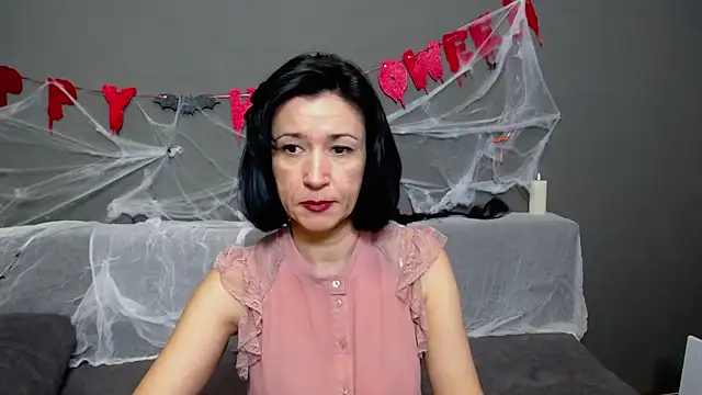 Snapshot of CameronEnns chatting on 10.23.25 CameronEnns online show from 10.23.25