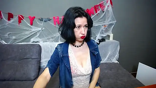 Snapshot of CameronEnns chatting on 10.25.25 CameronEnns online show from 10.25.25