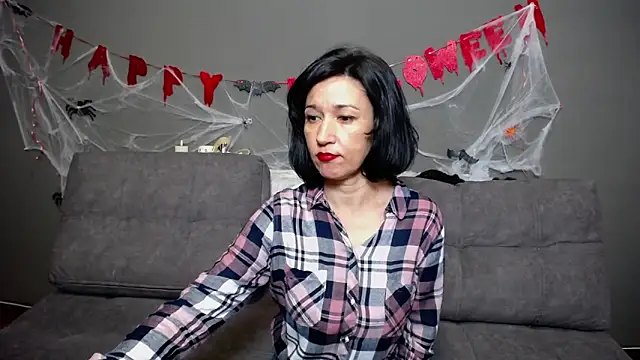 Snapshot of CameronEnns chatting on 10.29.25 CameronEnns online show from 10.29.25