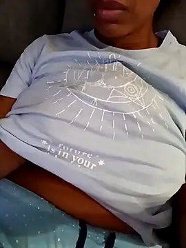 Snapshot of Flacidas chatting on 10.04.25 Flacidas online show from 10.04.25