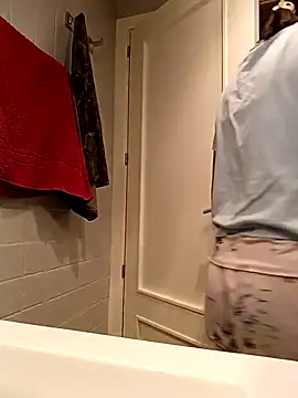 Snapshot of Flacidas chatting on 11.03.25 Flacidas online show from 11.03.25