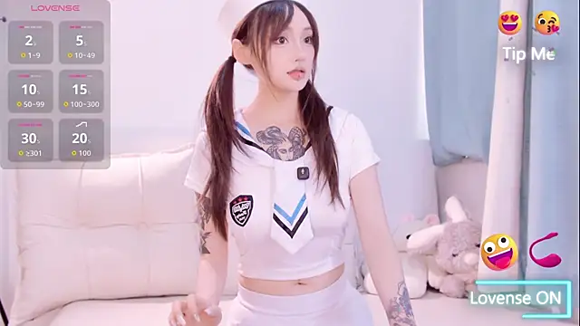 Snapshot of Miya-222 chatting on 11.04.25 Miya-222 online show from 11.04.25