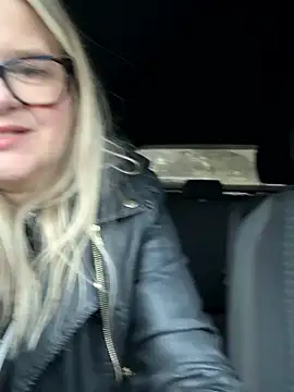 Snapshot of SuzieSub chatting on 02.06.26 SuzieSub online show from 02.06.26