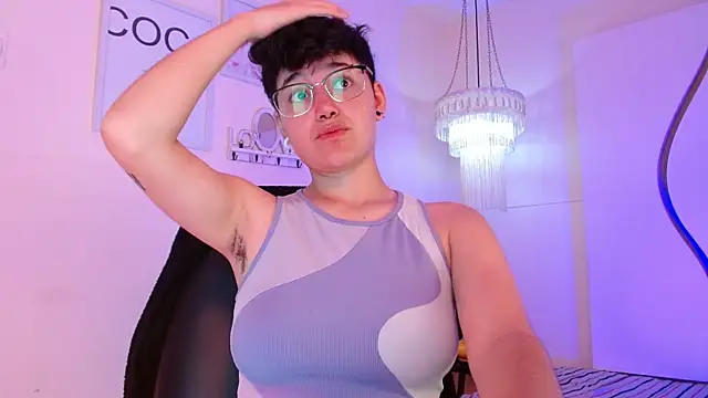 Snapshot of jeroharper chatting on 09.10.25 jeroharper online show from 09.10.25