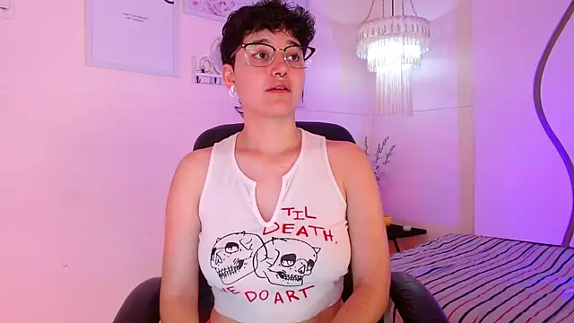 Snapshot of jeroharper chatting on 09.14.25 jeroharper online show from 09.14.25