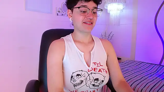 Snapshot of jeroharper chatting on 09.15.25 jeroharper online show from 09.15.25