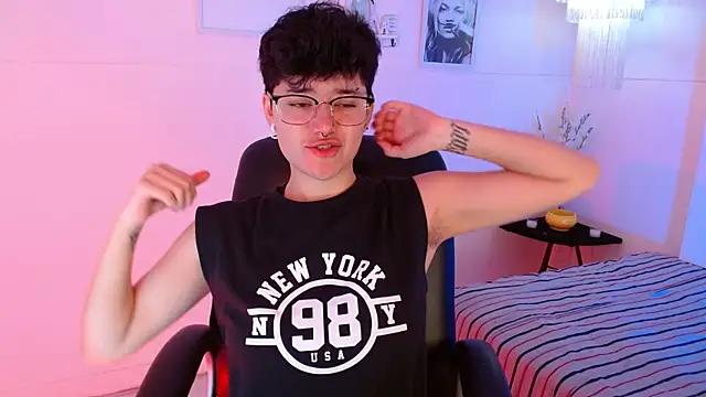 Snapshot of jeroharper chatting on 09.17.25 jeroharper online show from 09.17.25