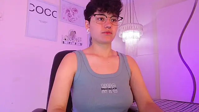 Snapshot of jeroharper chatting on 09.24.25 jeroharper online show from 09.24.25