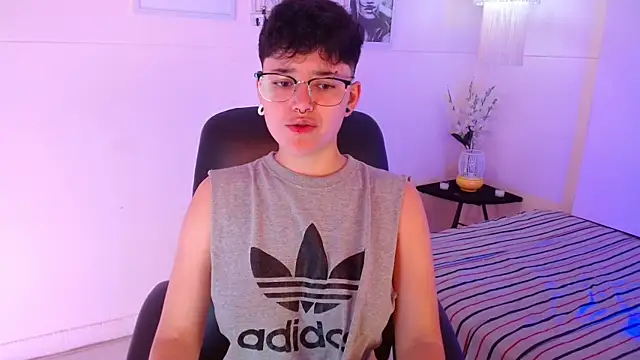 Snapshot of jeroharper chatting on 09.25.25 jeroharper online show from 09.25.25