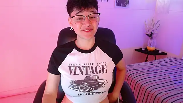 Snapshot of jeroharper chatting on 09.26.25 jeroharper online show from 09.26.25