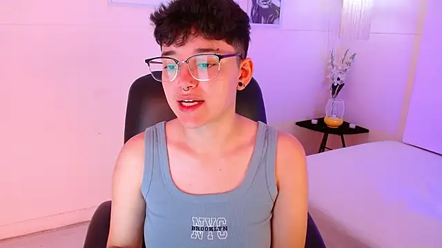 Snapshot of jeroharper chatting on 10.03.25 jeroharper online show from 10.03.25