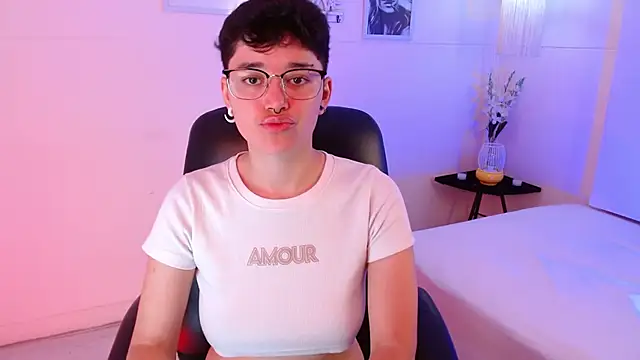 Snapshot of jeroharper chatting on 10.06.25 jeroharper online show from 10.06.25