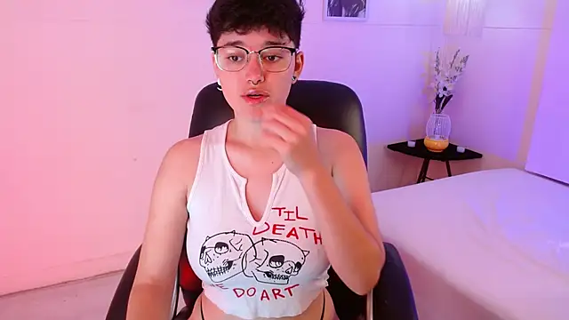 Snapshot of jeroharper chatting on 10.09.25 jeroharper online show from 10.09.25