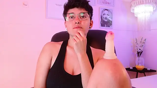 Snapshot of jeroharper chatting on 10.19.25 jeroharper online show from 10.19.25