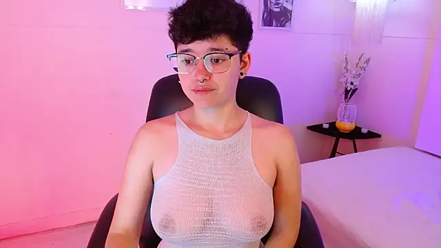 Snapshot of jeroharper chatting on 10.22.25 jeroharper online show from 10.22.25