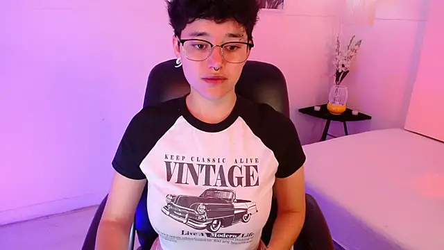 Snapshot of jeroharper chatting on 10.28.25 jeroharper online show from 10.28.25