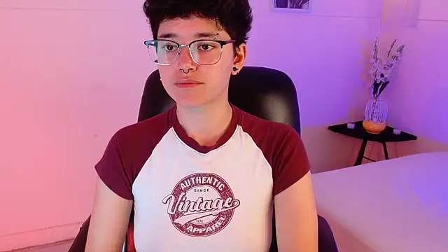 Snapshot of jeroharper chatting on 11.07.25 jeroharper online show from 11.07.25