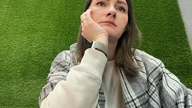 Snapshot of AshlyJoy chatting on 10.11.25 AshlyJoy online show from 10.11.25