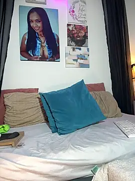 Snapshot of skarlleth_11 chatting on 10.24.25 skarlleth 11 online show from 10.24.25