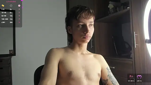 Snapshot of spacehumanz chatting on 11.17.25 spacehumanz online show from 11.17.25