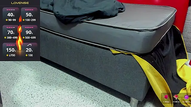 Snapshot of Ian1_ chatting on 10.30.25 Ian1  online show from 10.30.25