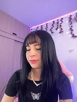 Lia  1 online show from 11.21.25