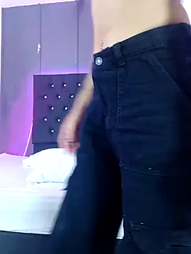 Snapshot of Billie_Eilish chatting on 09.27.25 Billie Eilish online show from 09.27.25