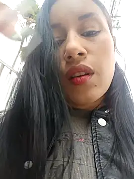 Snapshot of Billie_Eilish chatting on 10.08.25 Billie Eilish online show from 10.08.25