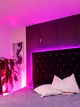 Snapshot of Billie_Eilish chatting on 10.23.25 Billie Eilish online show from 10.23.25