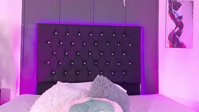 Snapshot of Billie_Eilish chatting on 11.06.25 Billie Eilish online show from 11.06.25