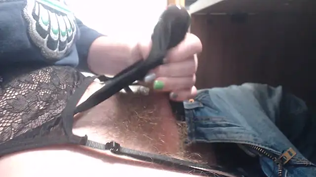 Snapshot of Ilovethetip chatting on 09.12.25 Ilovethetip online show from 09.12.25