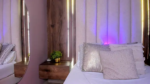 LucySalvatore  online show from 10.01.25