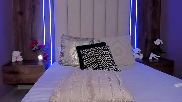 LucySalvatore  online show from 03.27.26