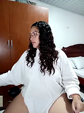 Ivy horse  online show from 12.18.25