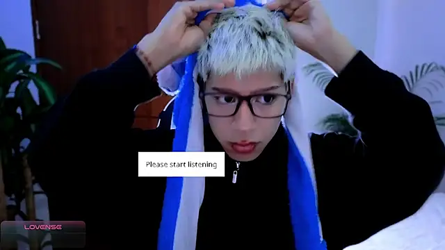 Snapshot of taichi_bluy chatting on 10.06.25 taichi bluy online show from 10.06.25