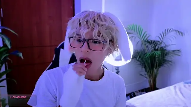 Snapshot of taichi_bluy chatting on 10.09.25 taichi bluy online show from 10.09.25