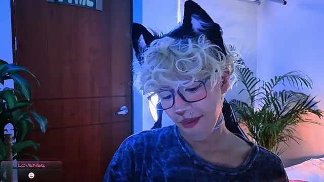 Snapshot of taichi_bluy chatting on 10.17.25 taichi bluy online show from 10.17.25