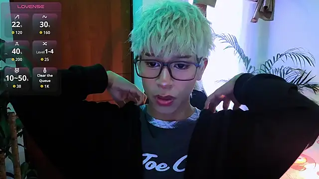 Snapshot of taichi_bluy chatting on 10.20.25 taichi bluy online show from 10.20.25