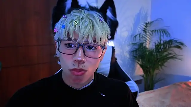Snapshot of taichi_bluy chatting on 10.25.25 taichi bluy online show from 10.25.25