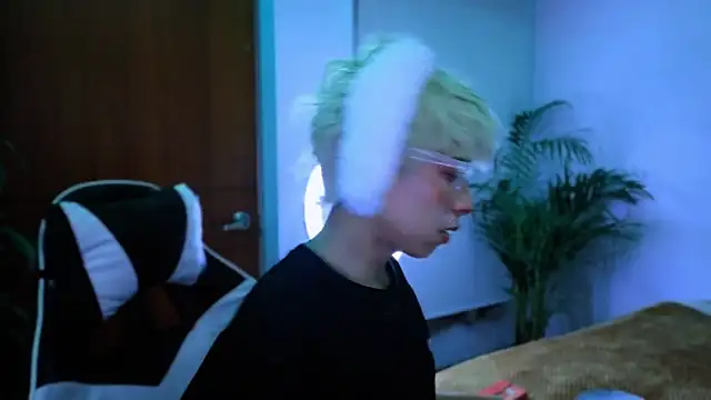 Snapshot of taichi_bluy chatting on 10.26.25 taichi bluy online show from 10.26.25