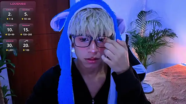 Snapshot of taichi_bluy chatting on 10.27.25 taichi bluy online show from 10.27.25