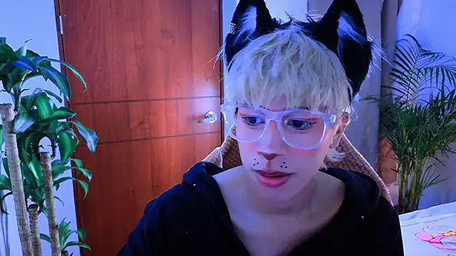 Snapshot of taichi_bluy chatting on 10.29.25 taichi bluy online show from 10.29.25