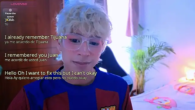 Snapshot of taichi_bluy chatting on 10.30.25 taichi bluy online show from 10.30.25