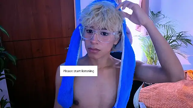 Snapshot of taichi_bluy chatting on 11.01.25 taichi bluy online show from 11.01.25