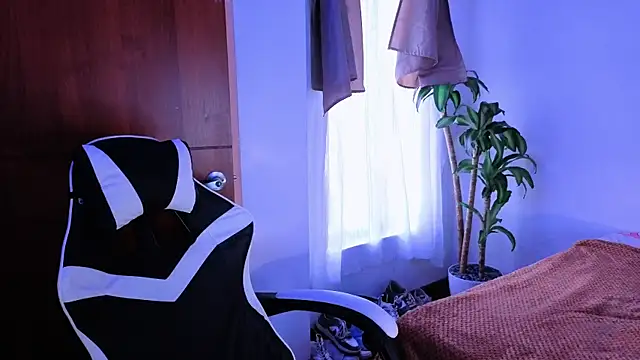 Snapshot of taichi_bluy chatting on 11.05.25 taichi bluy online show from 11.05.25