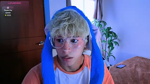 Snapshot of taichi_bluy chatting on 11.07.25 taichi bluy online show from 11.07.25