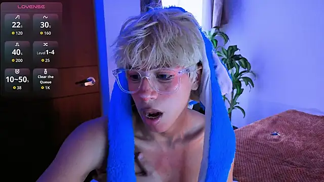 Snapshot of taichi_bluy chatting on 11.08.25 taichi bluy online show from 11.08.25